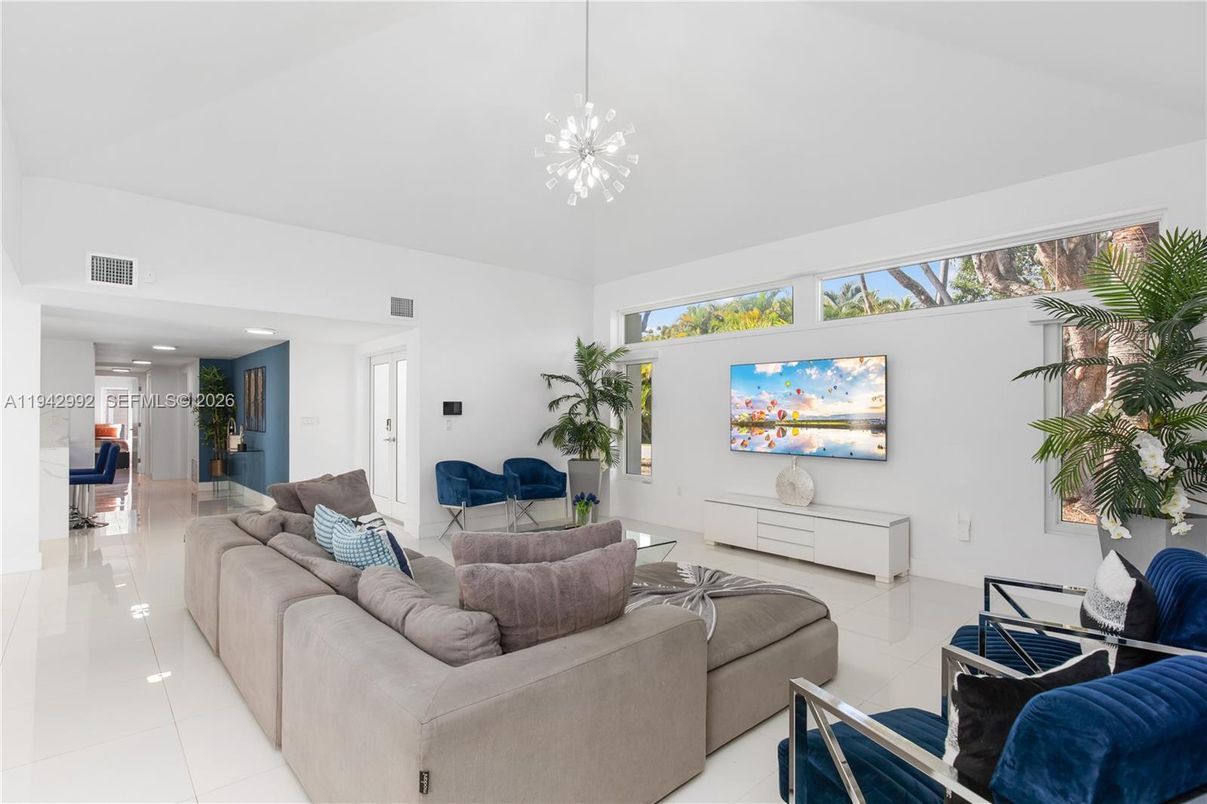 Interior, Living room, Pendant Lights, Recessed Lighting