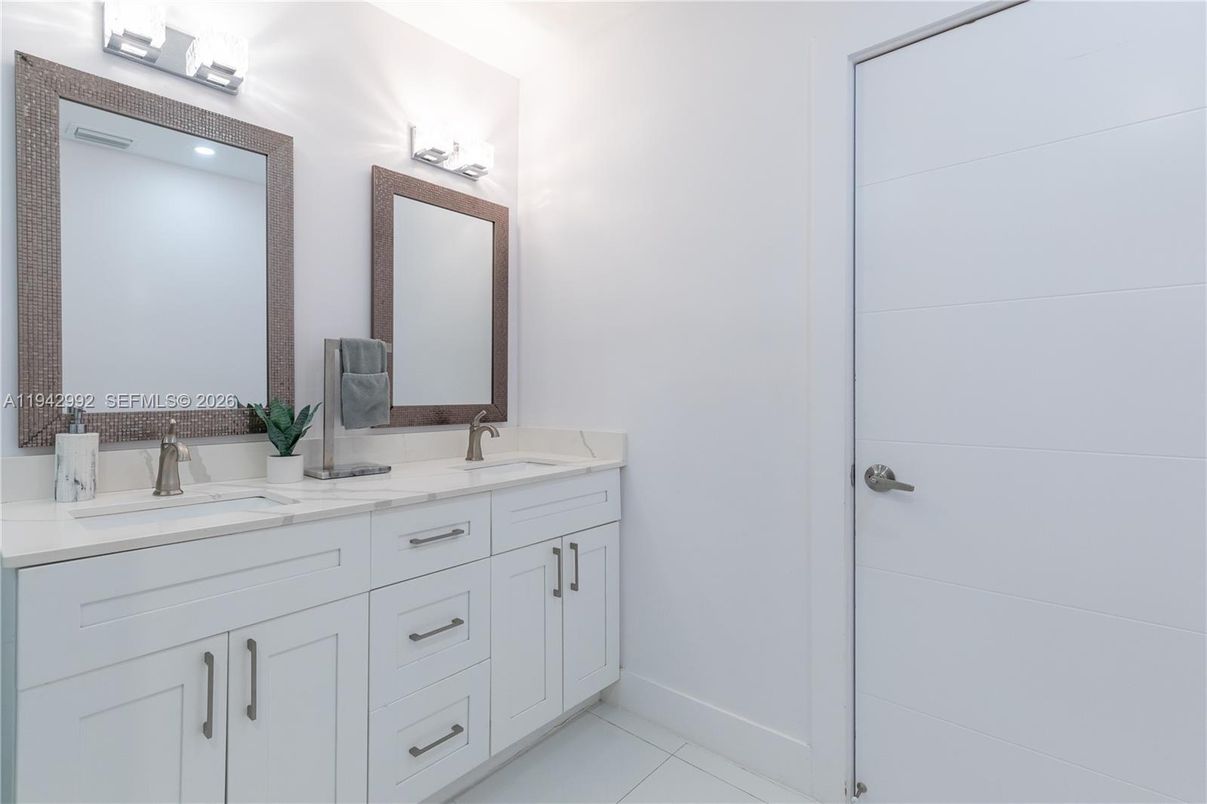 Bathroom, Dual Sink Vanities, Interior