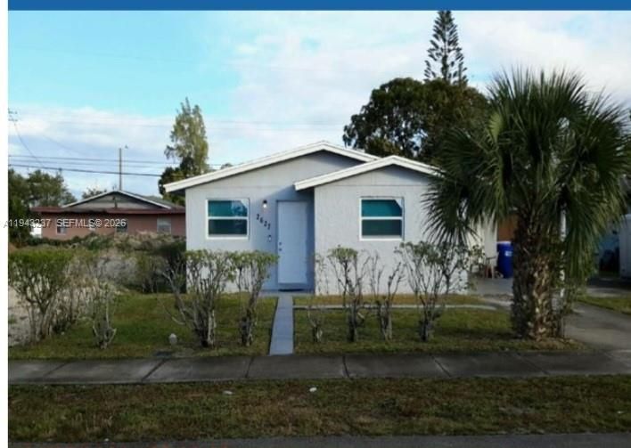 Backyard, Exterior, Facade, Ranch