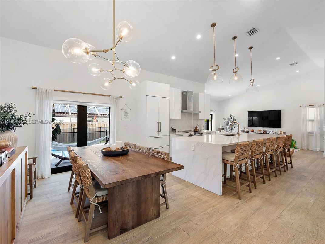 Dining room, Interior, Kitchen, Pendant Lights, Recessed Lighting, Wood Texture Flooring