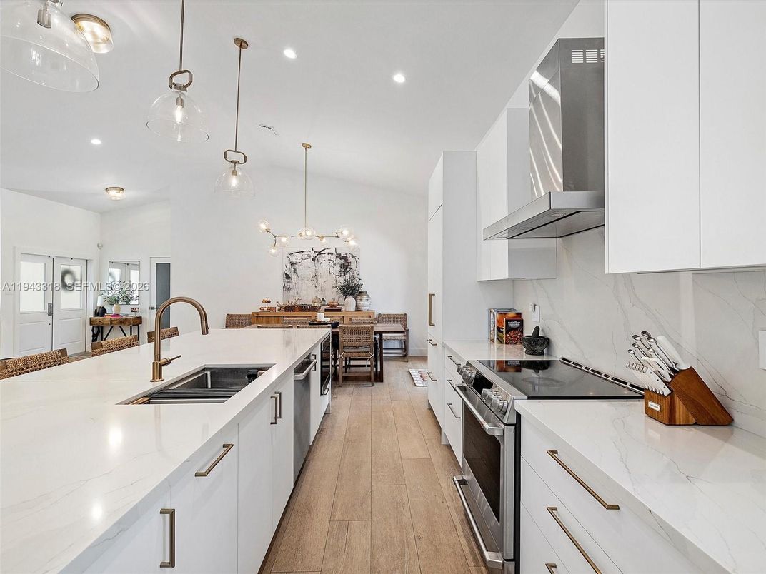 Dining room, Interior, Kitchen, Pendant Lights, Recessed Lighting, Stainless Steel Appliances, Wood Texture Flooring