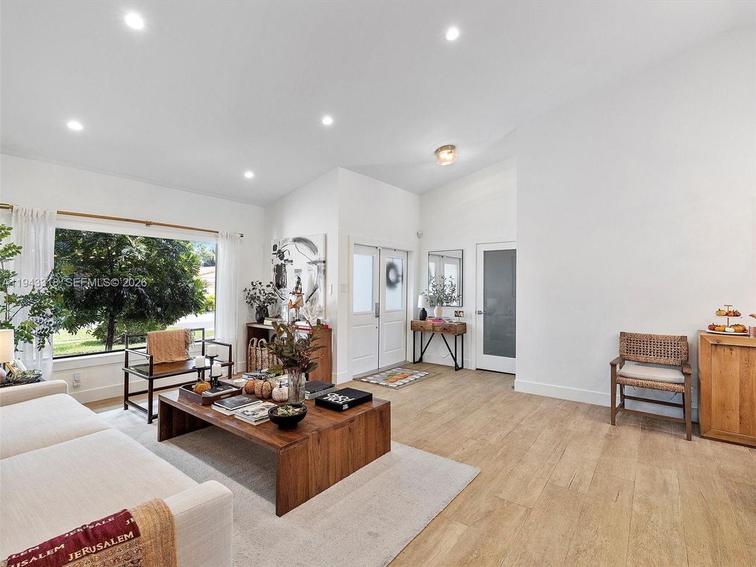 Interior, Living room, Recessed Lighting, Wood Texture Flooring