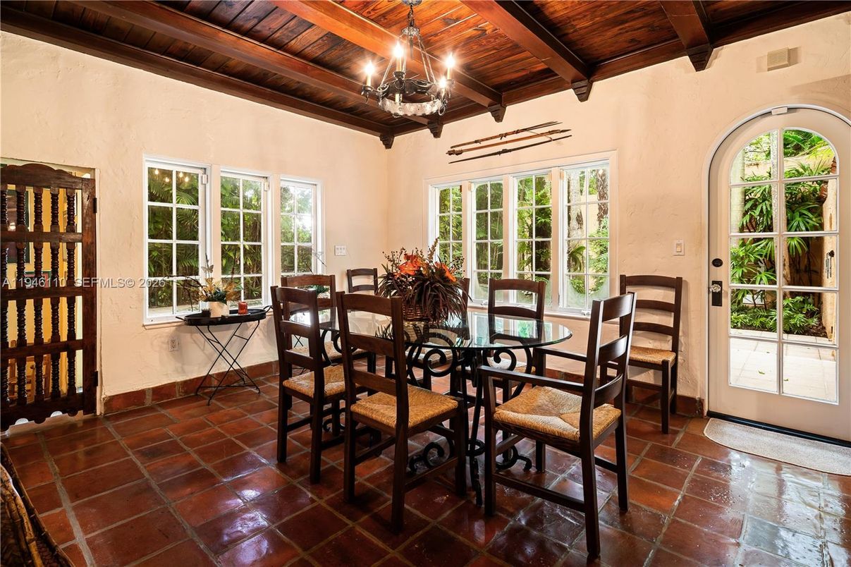 Chandelier, Dining room, Interior, Wooden Beams, Wooden Ceilings