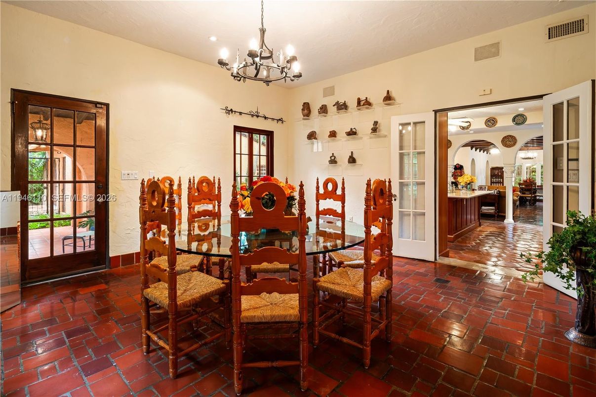 Chandelier, Dining room, Interior