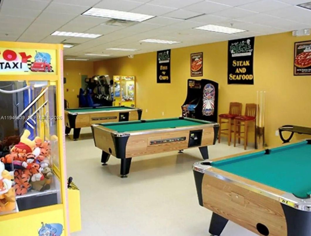 Billiard Table, Game Room, Interior, Recessed Lighting