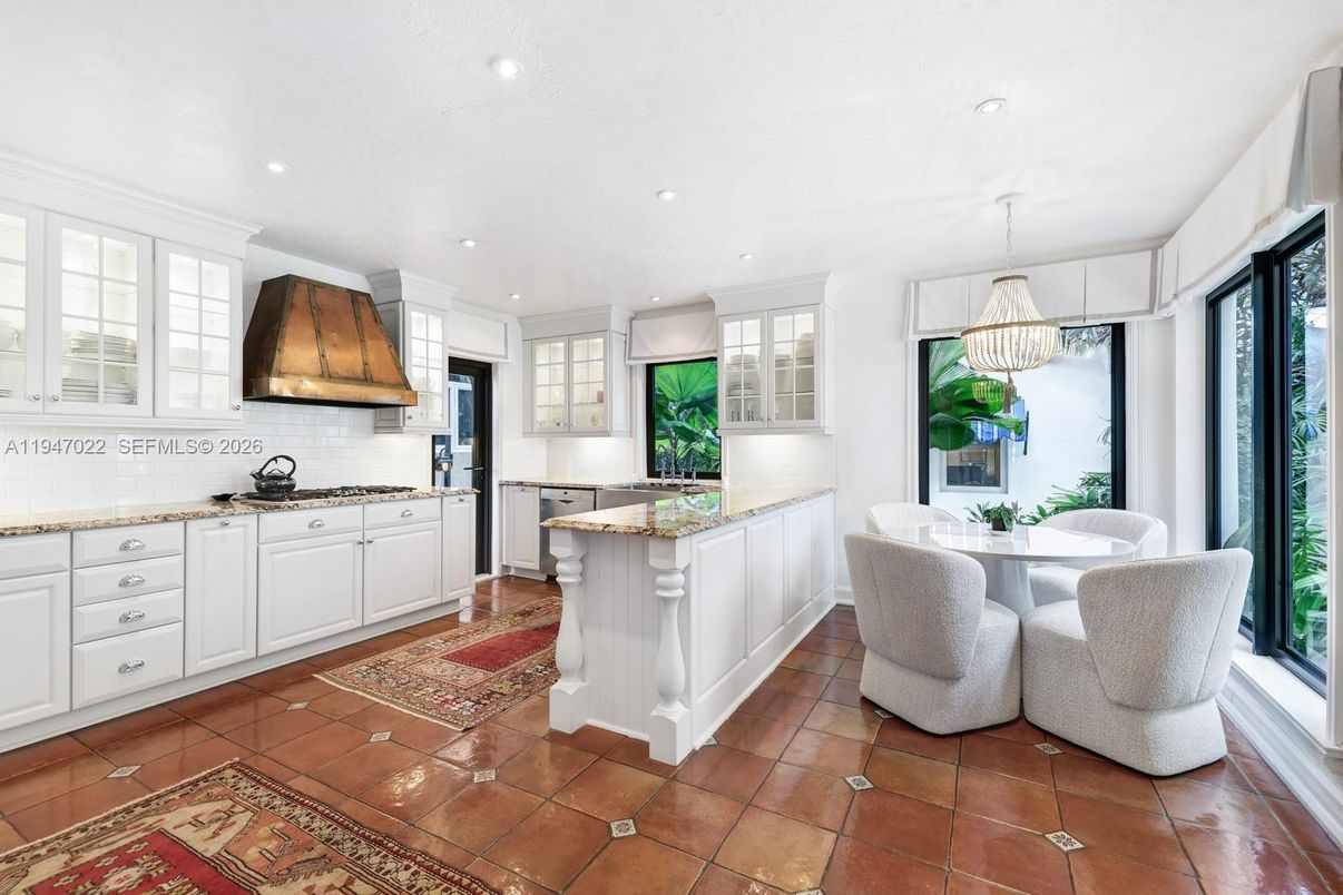 Dining room, Interior, Kitchen, Pendant Lights, Recessed Lighting