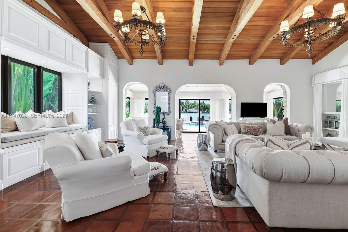 Chandelier, Interior, Living room, Recessed Lighting, Wooden Beams, Wooden Ceilings