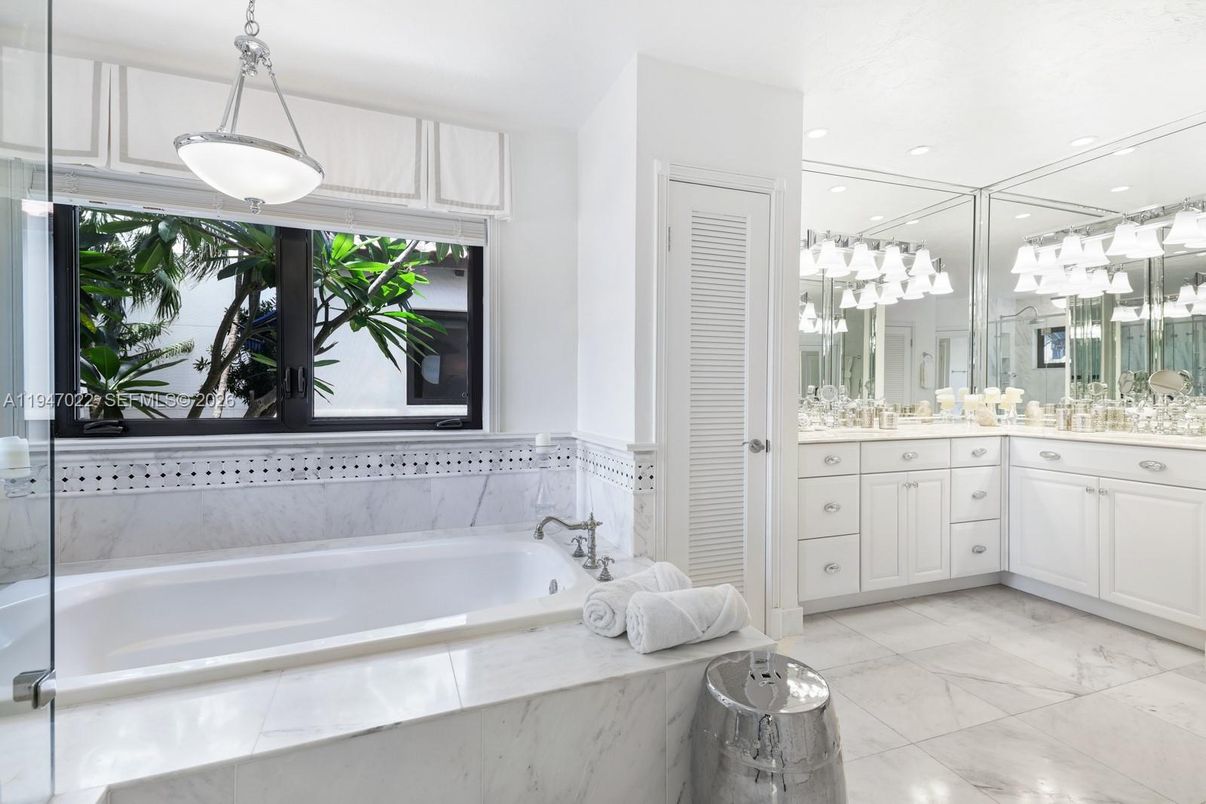 Bathroom, Interior, Marble, Pendant Lights, Recessed Lighting
