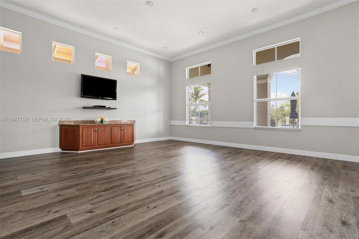 Empty room, Interior, Recessed Lighting, Wood Texture Flooring