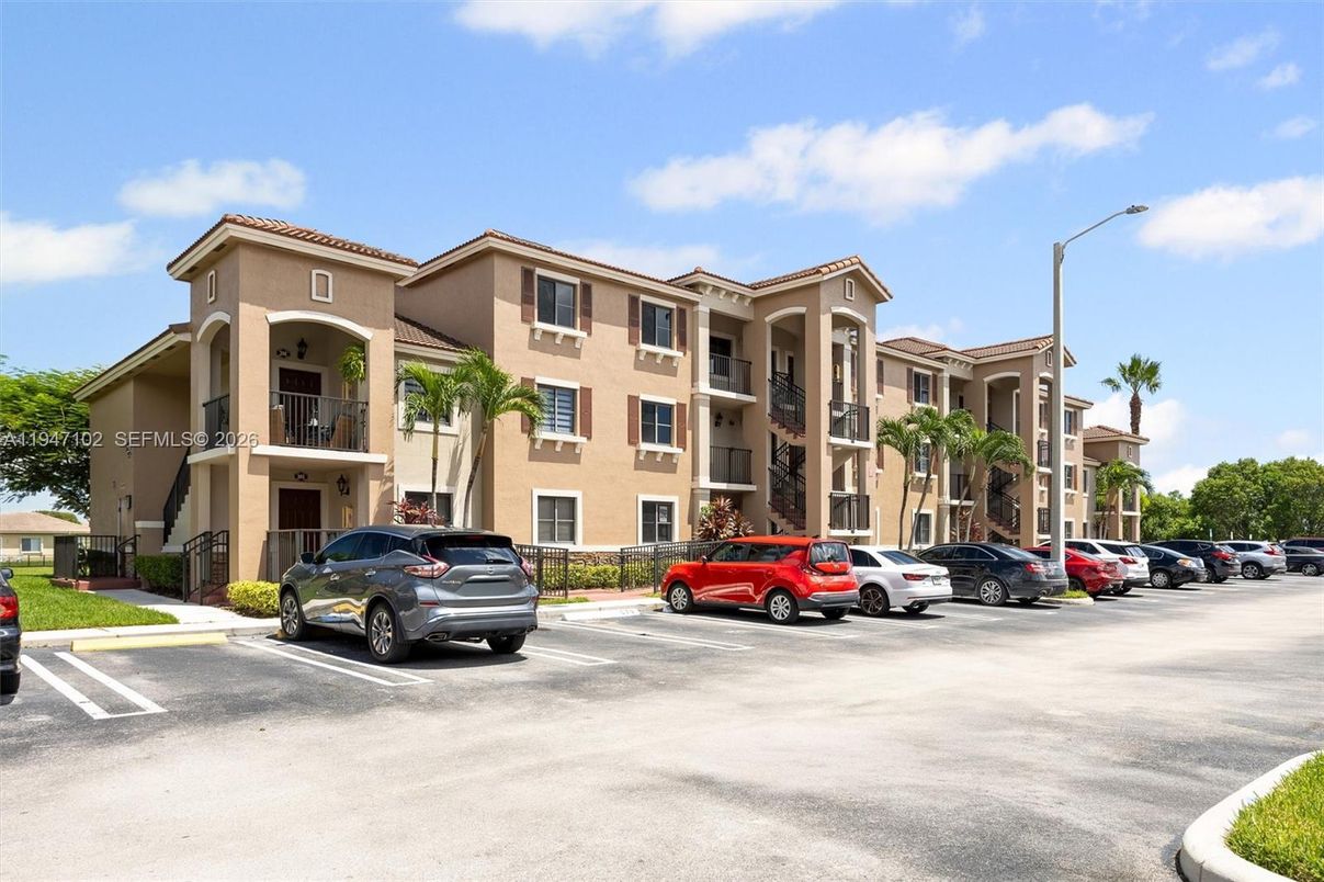 Exterior, Facade, Mediterranean