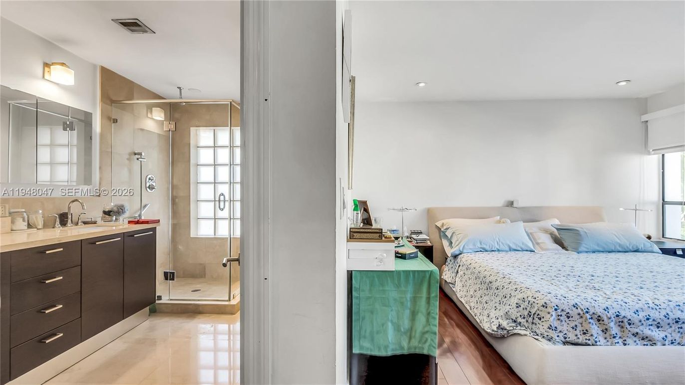 Bathroom, Bedroom, Glass Shower, Interior, Recessed Lighting