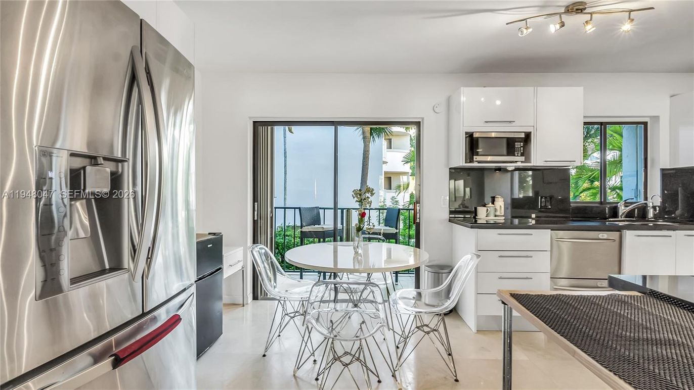 Dining room, Interior, Kitchen, Stainless Steel Appliances