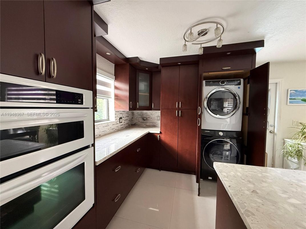 Interior, Kitchen, Recessed Lighting, Washer