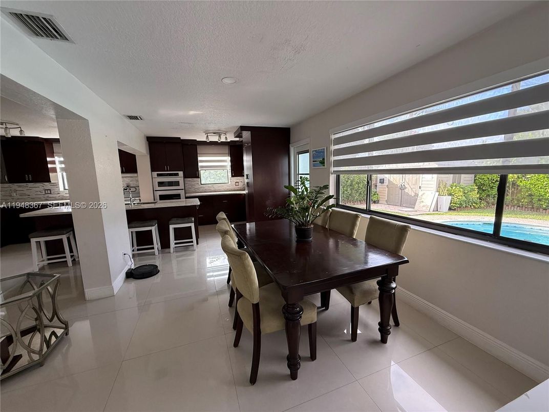 Dining room, Interior, Kitchen, Stainless Steel Appliances