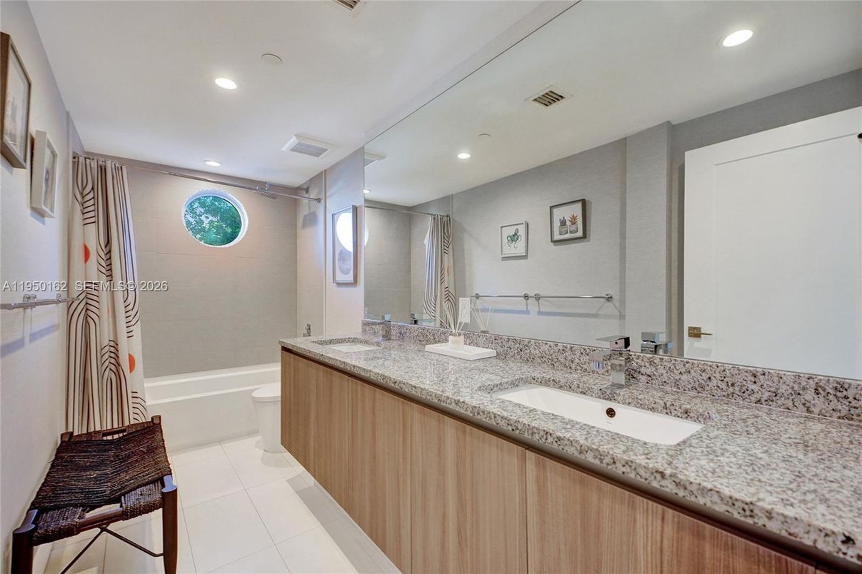 Bathroom, Dual Sink Vanities, Interior, Recessed Lighting
