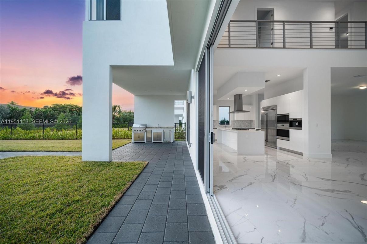 Exterior, Kitchen, Marble, Outdoor Kitchen, Stainless Steel Appliances