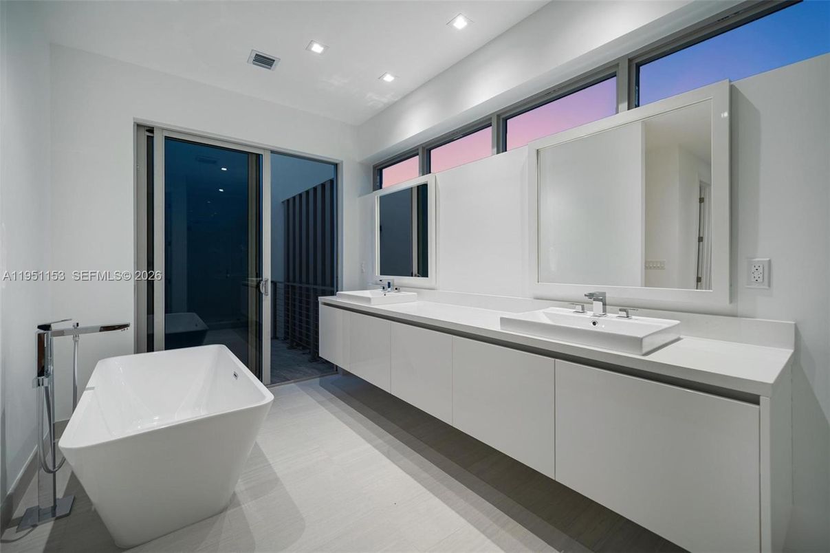 Bathroom, Dual Sink Vanities, Free Standing Baths, Interior, Recessed Lighting