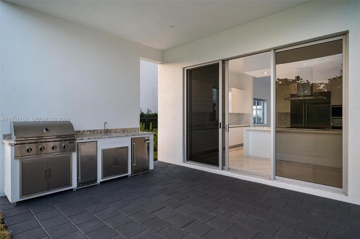 Exterior, Outdoor Kitchen