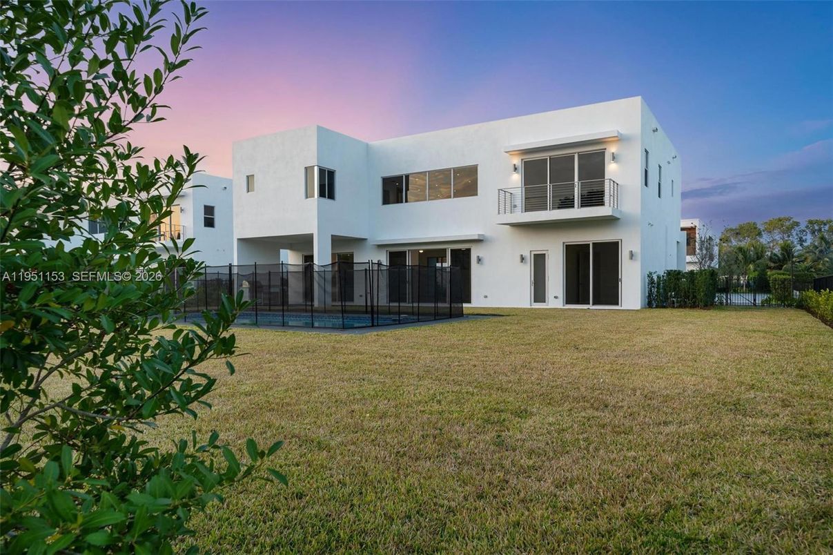 Backyard, Exterior, Facade, Modern