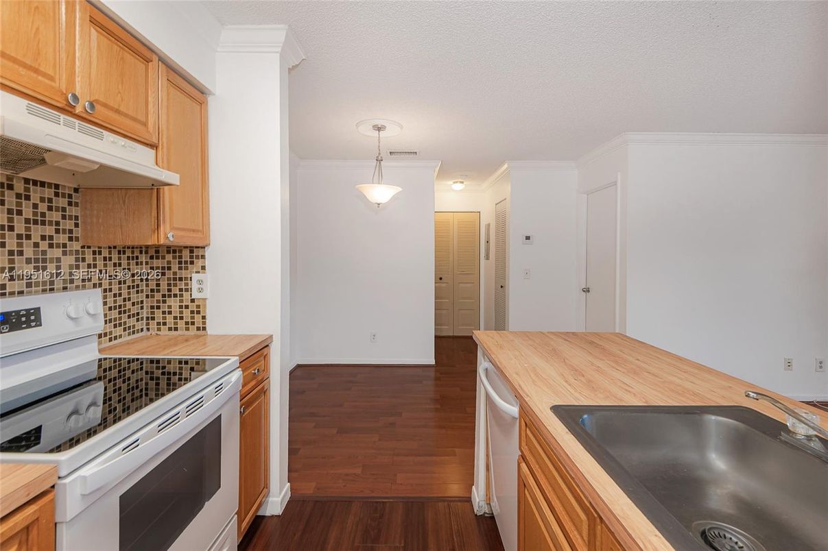 Interior, Kitchen, Pendant Lights, Wood Texture Flooring