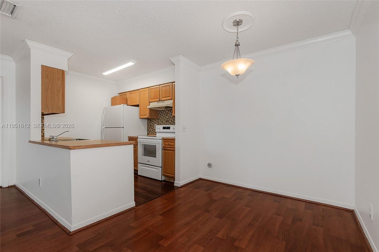 Interior, Kitchen, Pendant Lights, Recessed Lighting, Wood Texture Flooring