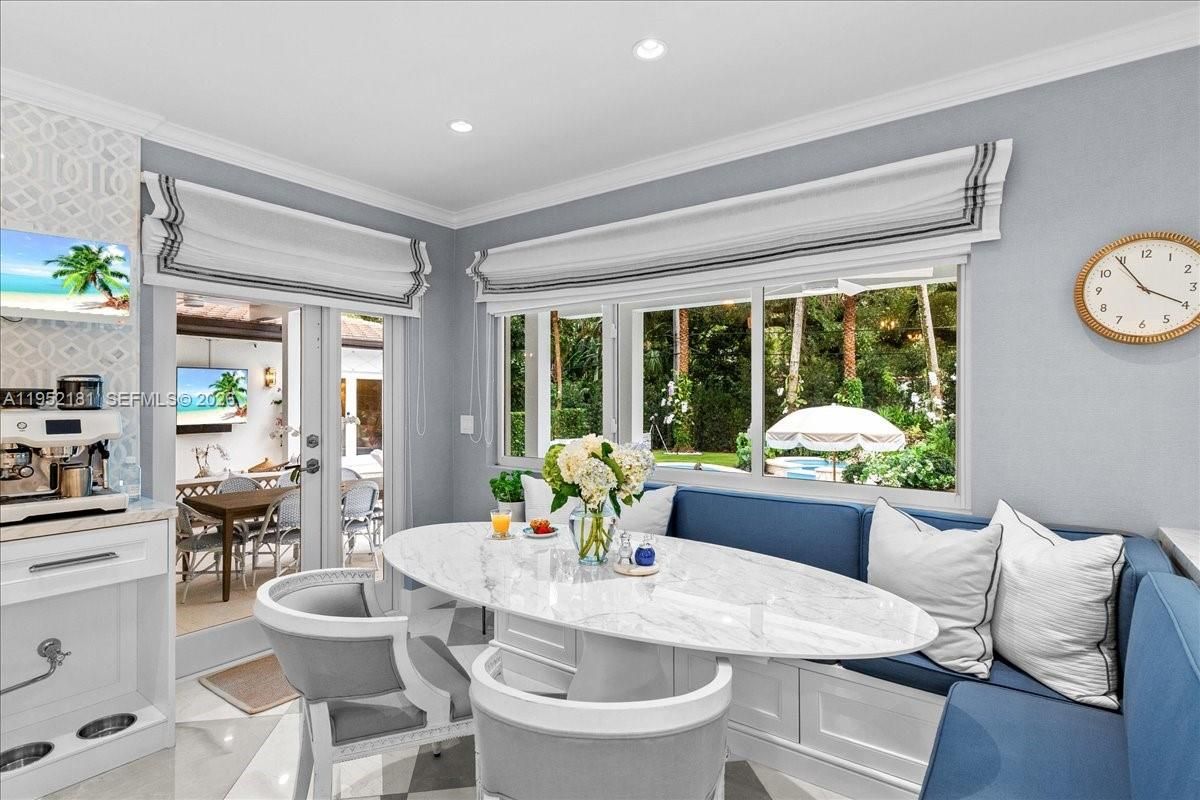 Dining room, Interior, Recessed Lighting