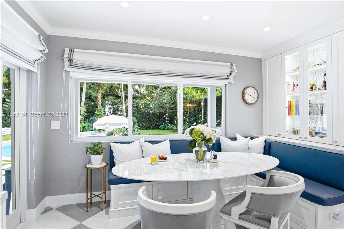Dining room, Interior, Recessed Lighting