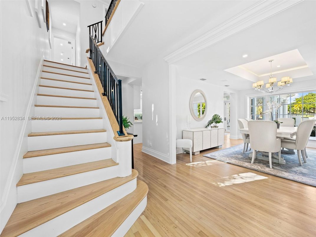 Chandelier, Dining room, Interior, Recessed Lighting, Wood Texture Flooring