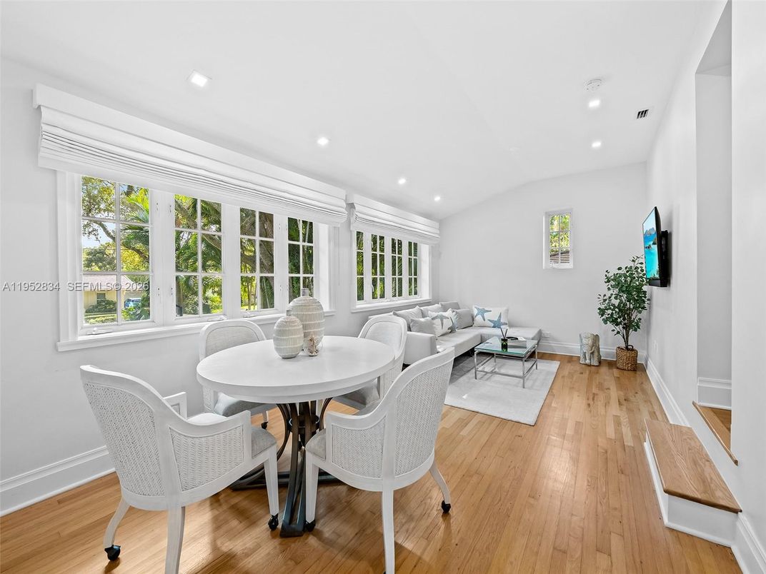 Dining room, Interior, Living room, Recessed Lighting, Wood Texture Flooring