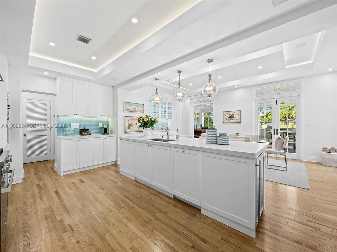 Dining room, Interior, Kitchen, Pendant Lights, Recessed Lighting, Wood Texture Flooring