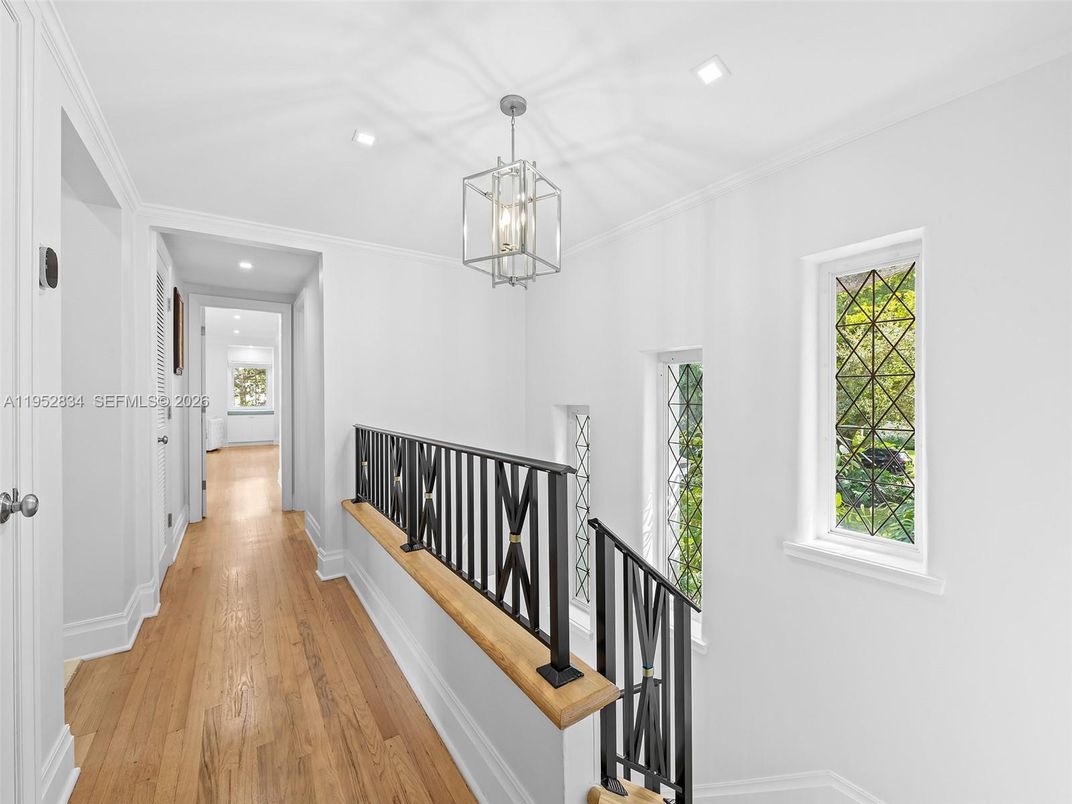 Interior, Pendant Lights, Recessed Lighting, Wood Texture Flooring