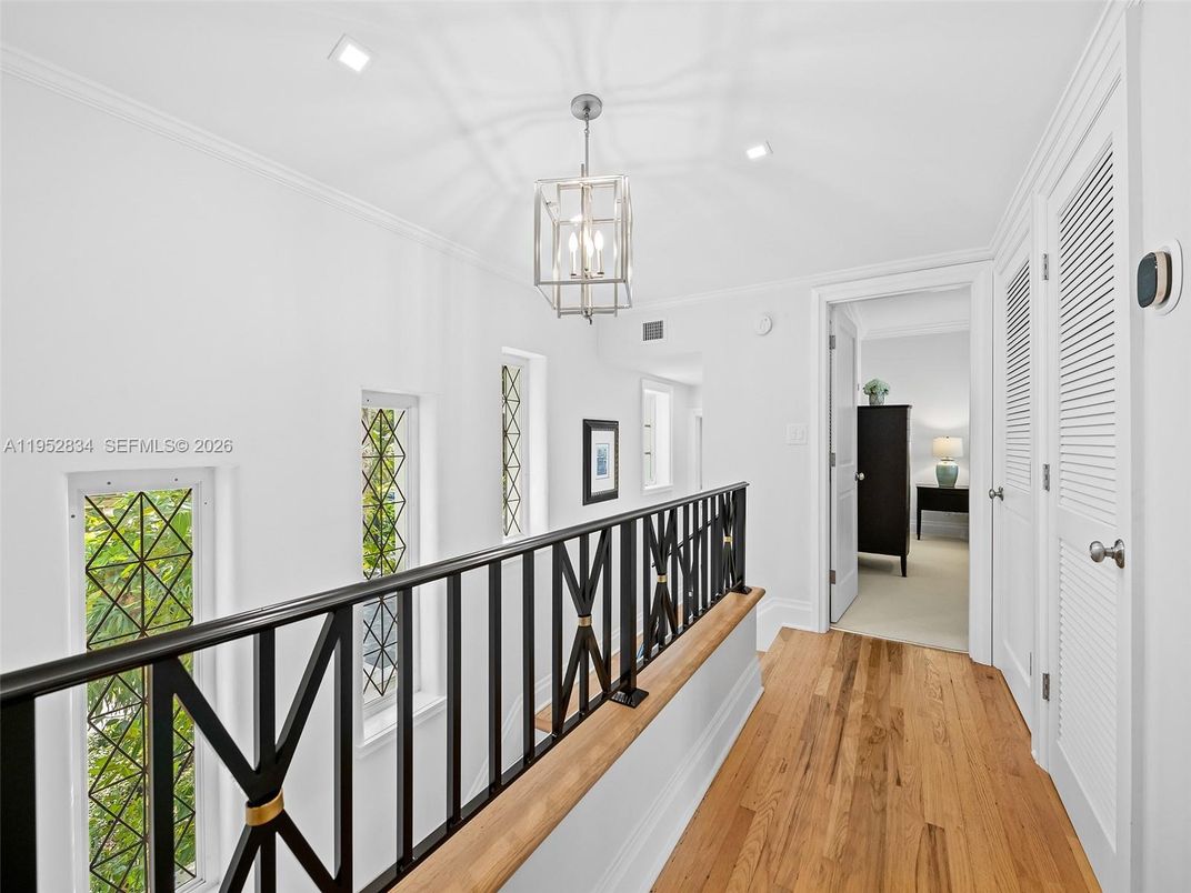 Interior, Pendant Lights, Recessed Lighting, Wood Texture Flooring