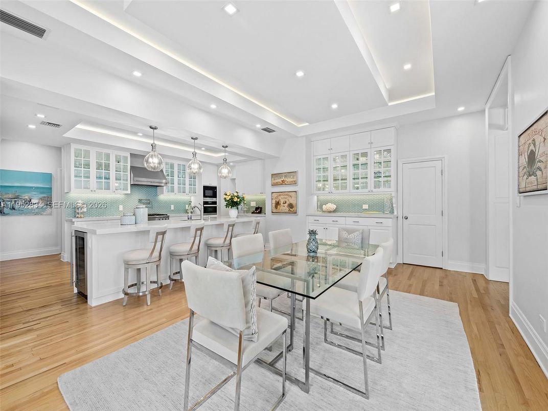 Dining room, Interior, Kitchen, Pendant Lights, Recessed Lighting, Wood Texture Flooring