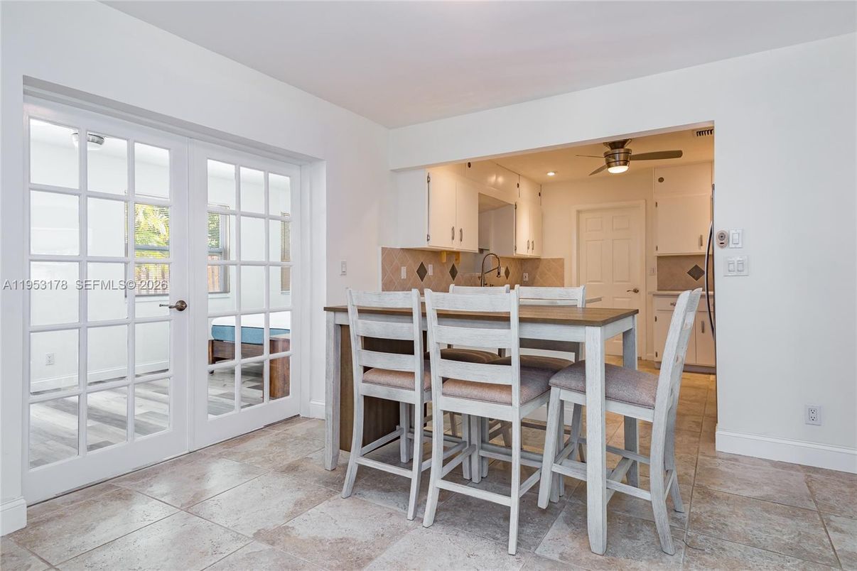 Dining room, Interior, Kitchen, Recessed Lighting