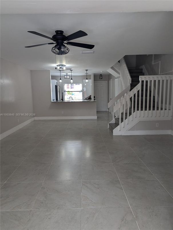 Empty room, Interior