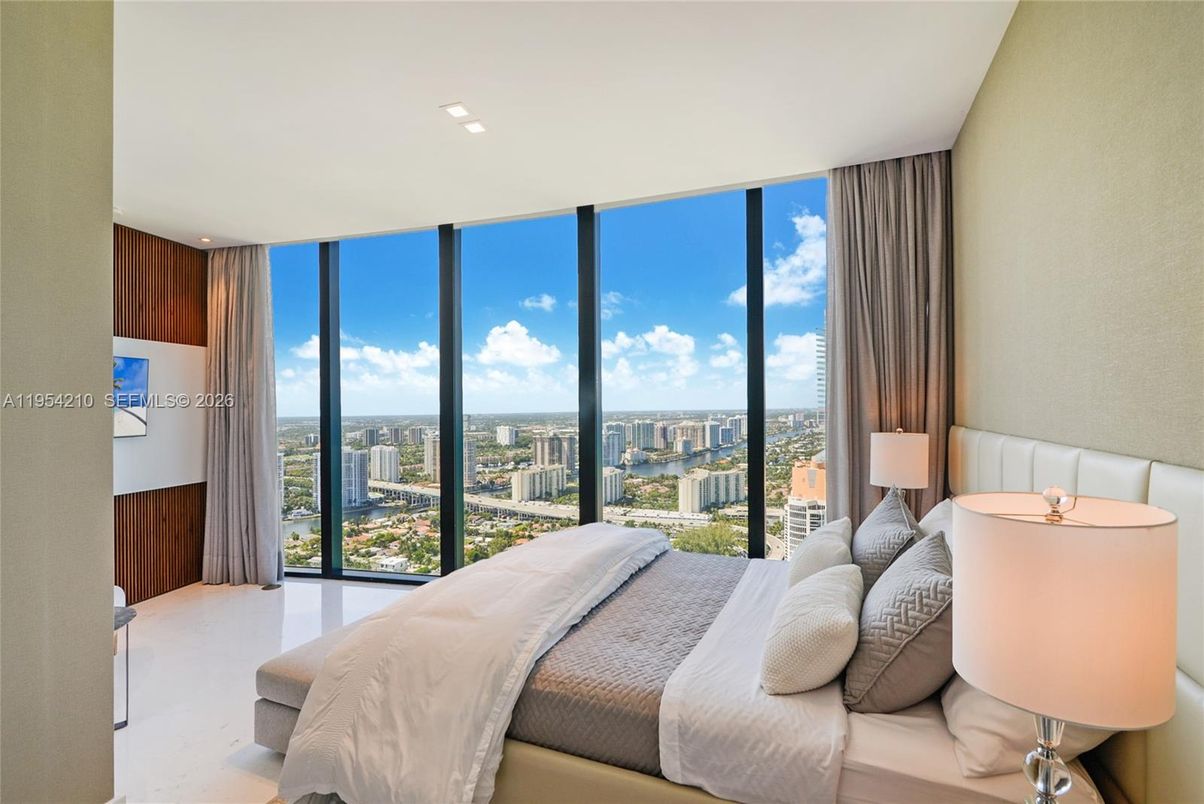 Bedroom, Interior, Recessed Lighting, Water