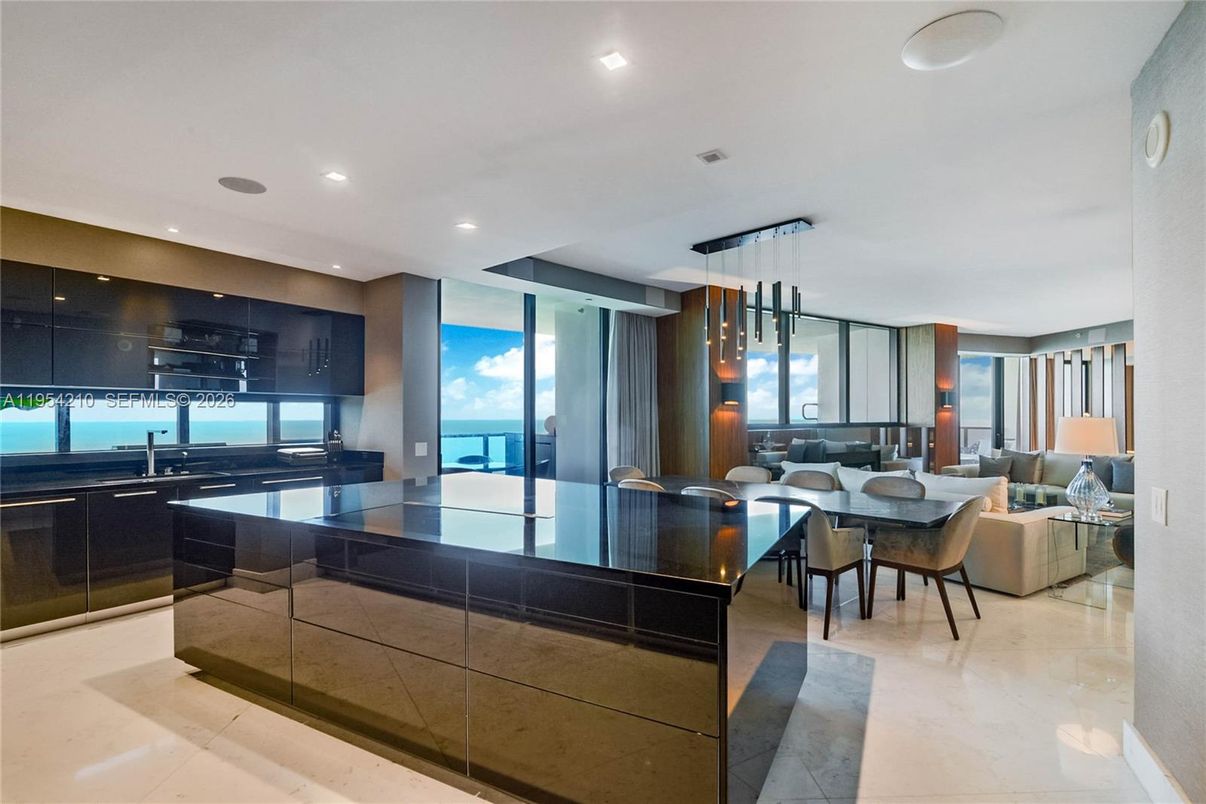 Dining room, Interior, Living room, Pendant Lights, Recessed Lighting, Water