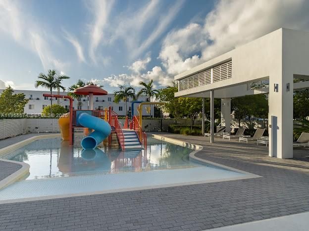 Exterior, Playground, Pool