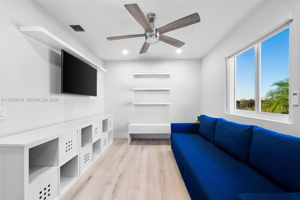 Interior, Recessed Lighting, Wood Texture Flooring