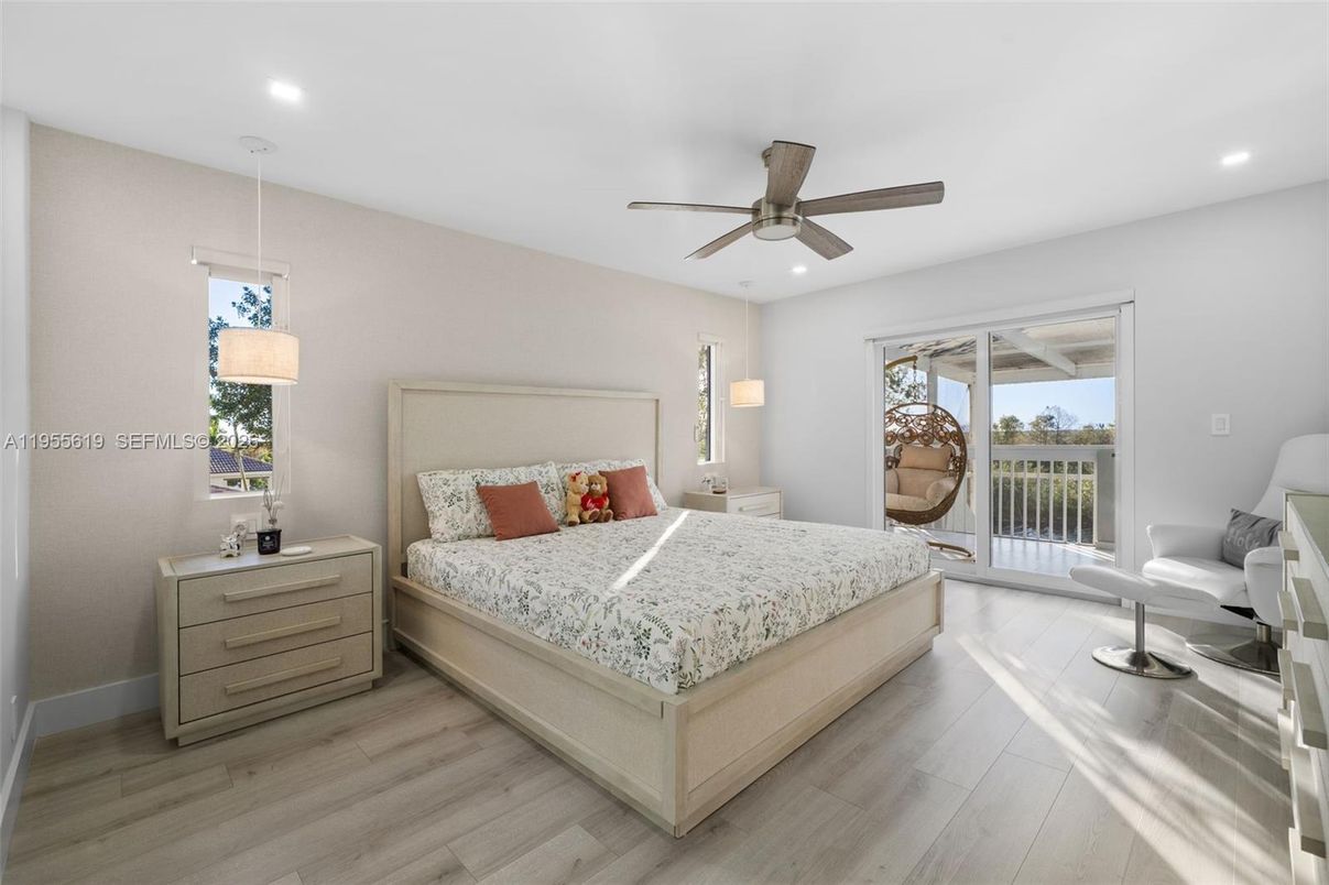 Bedroom, Interior, Pendant Lights, Recessed Lighting, Wood Texture Flooring