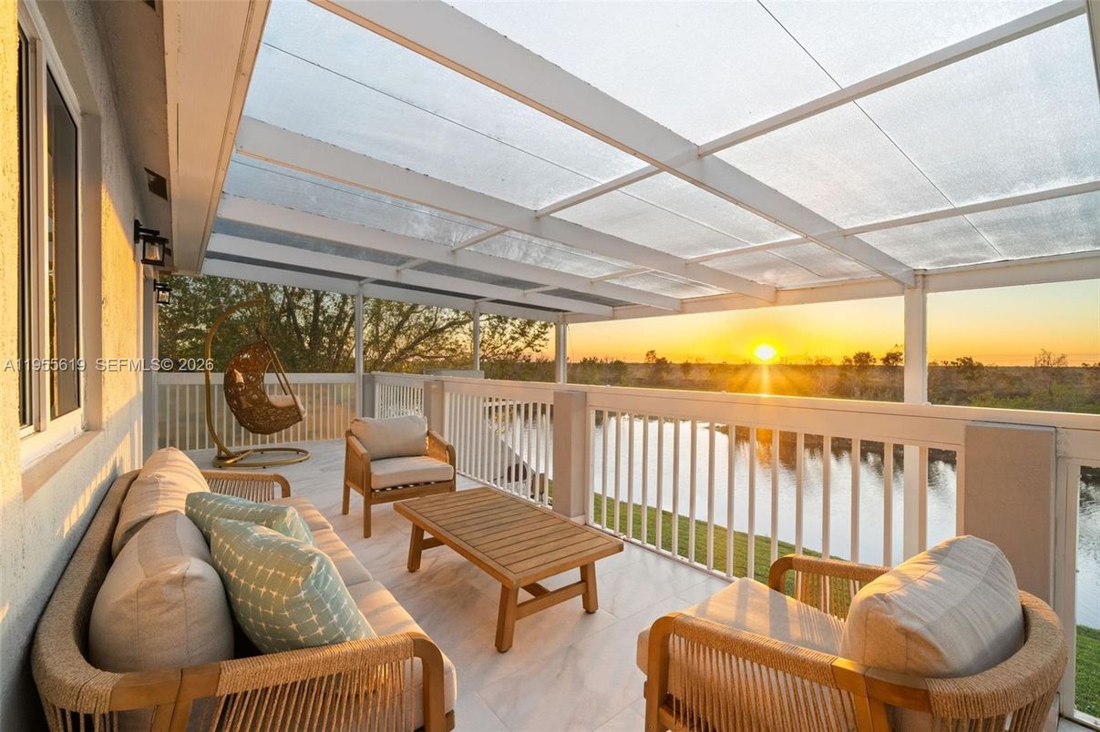 Interior, Sun Room, Water