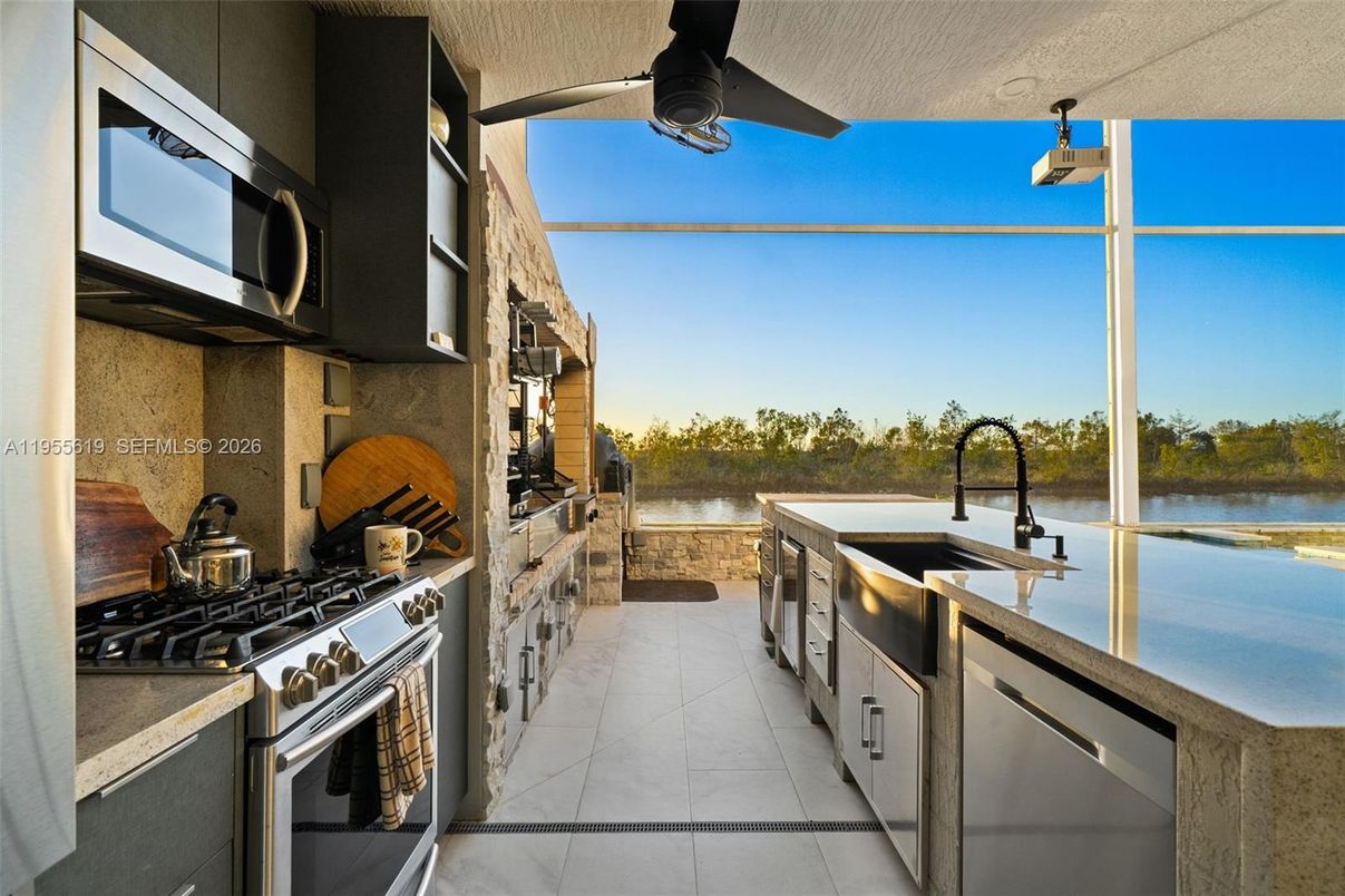Interior, Kitchen, Stainless Steel Appliances, Water