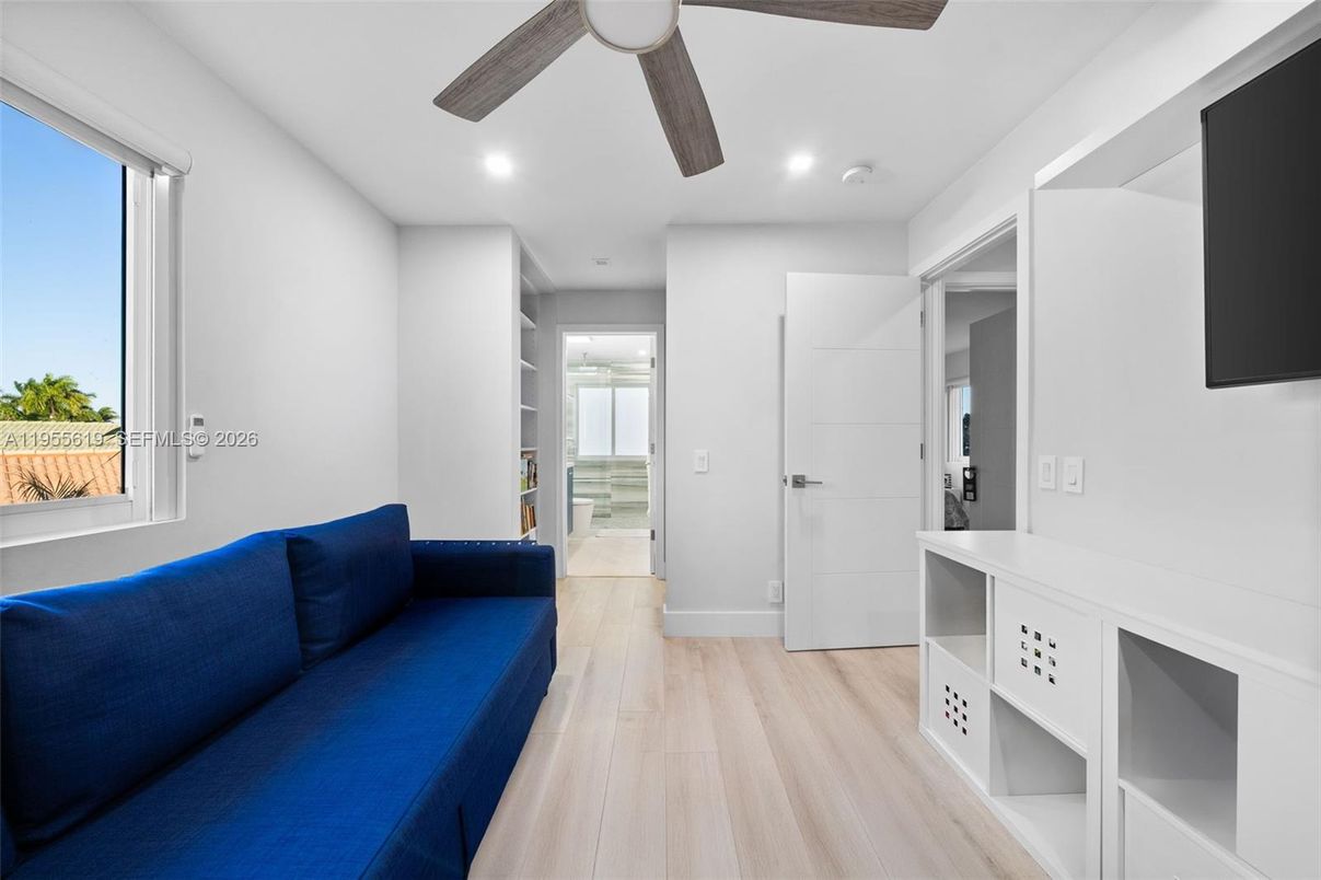 Interior, Recessed Lighting, Wood Texture Flooring