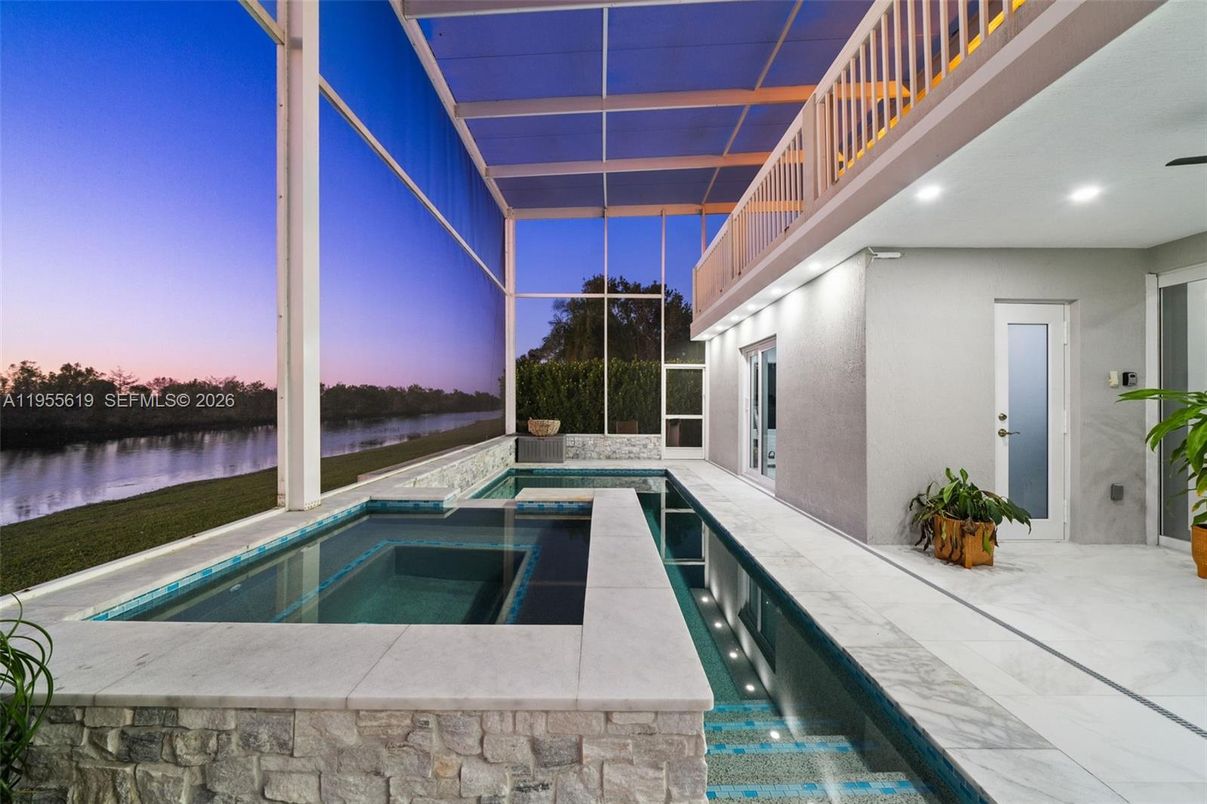 Exterior, Interior, Pool, Recessed Lighting, Sun Room, Water