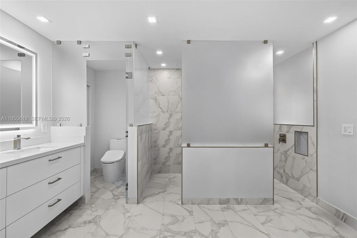 Bathroom, Interior, Marble, Marble Walls, Recessed Lighting