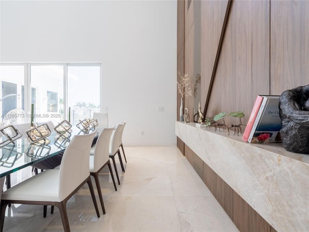 Dining room, Interior