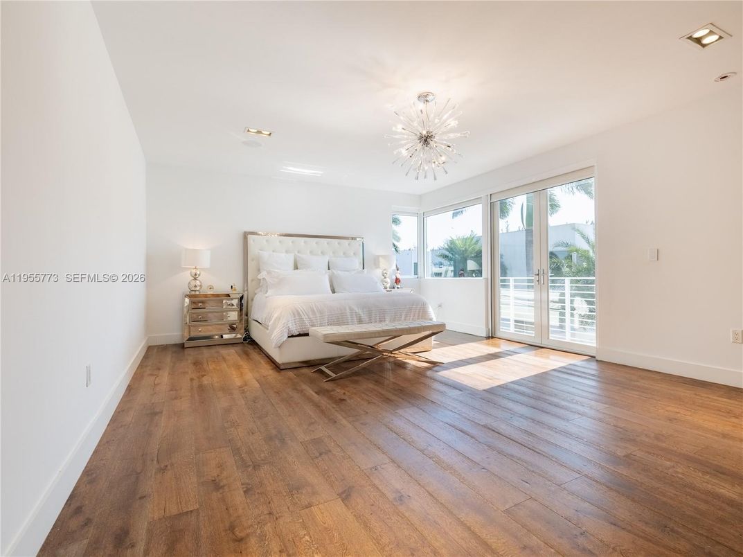 Bedroom, Interior, Pendant Lights, Recessed Lighting, Wood Texture Flooring