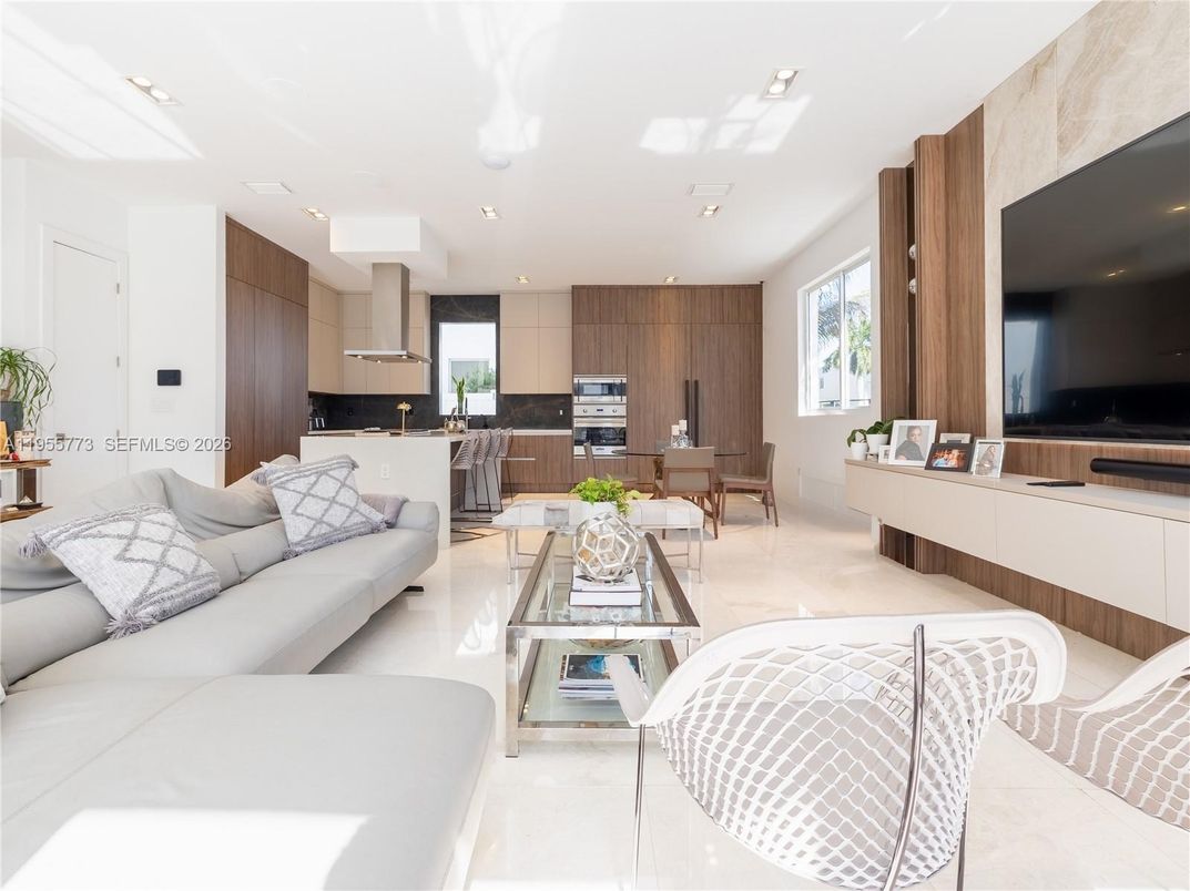 Interior, Kitchen, Living room, Recessed Lighting, Stainless Steel Appliances