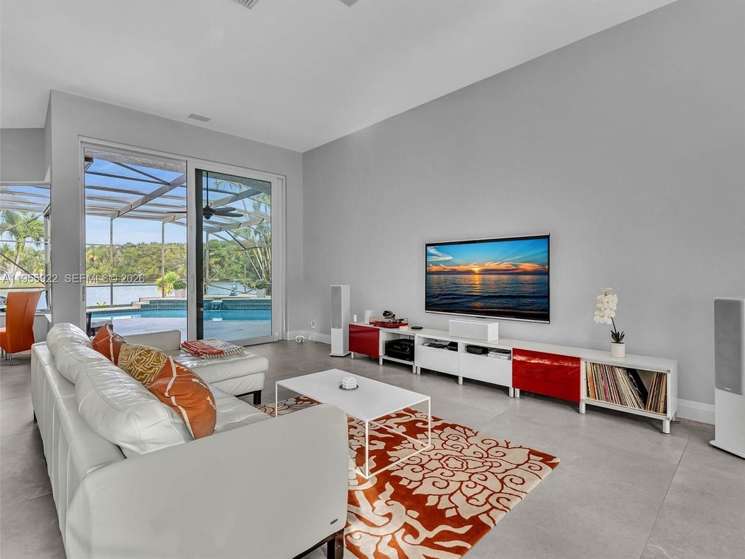 Interior, Living room, Sun Room, Water