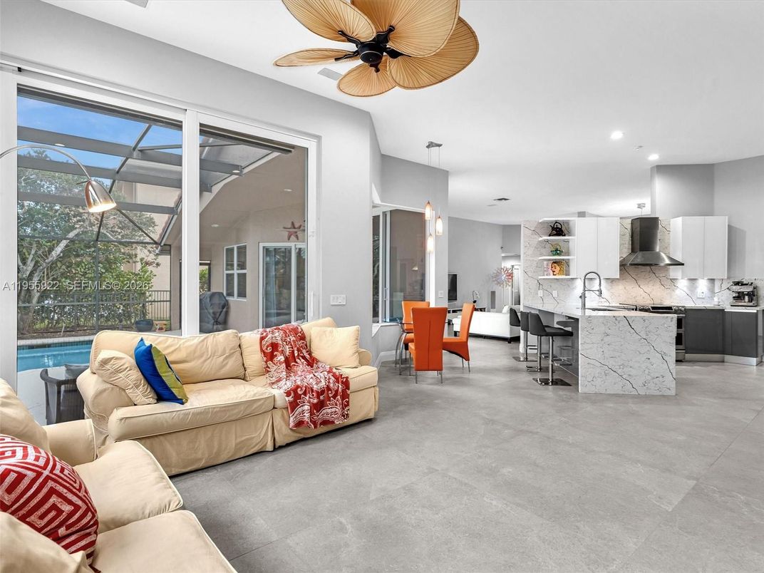 Dining room, Interior, Kitchen, Living room, Pendant Lights, Recessed Lighting, Stainless Steel Appliances